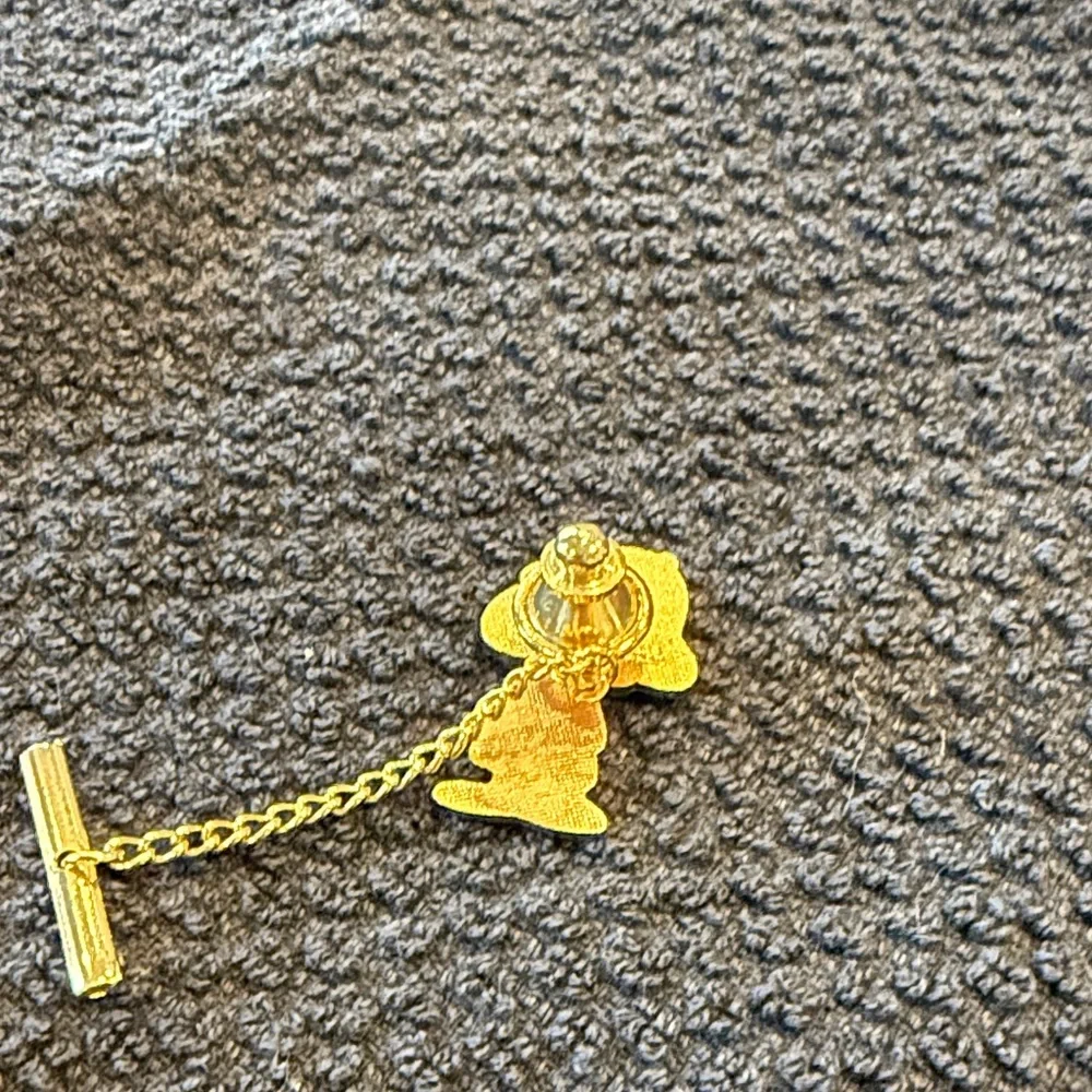 Vintage Snoopy Safari Gold color tie pin - Picture 2 of 3